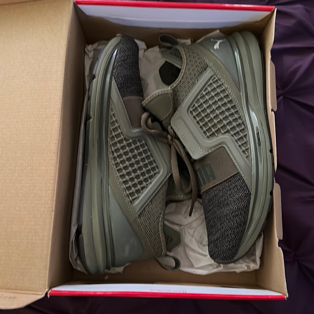 Olive green men’s puma tennis shoes